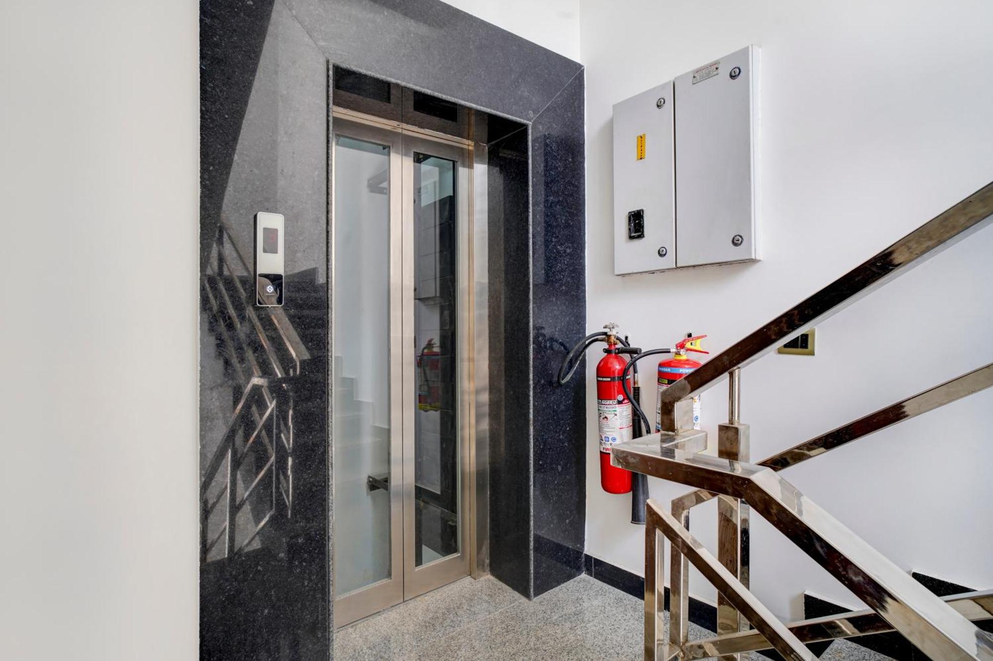 Treebo Corporate Inn Νόιντα Εξωτερικό φωτογραφία